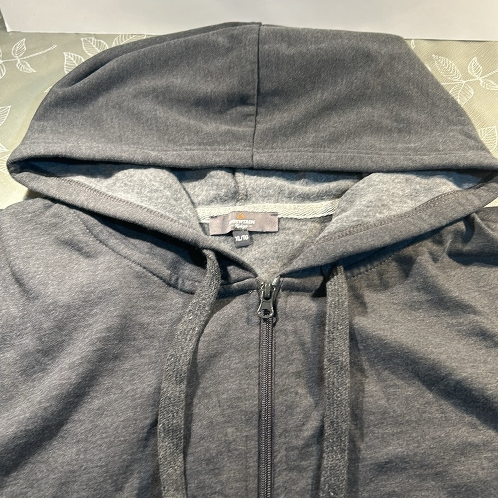 Men’s Mountain Ridge Sweater. - Picture 2 of 5